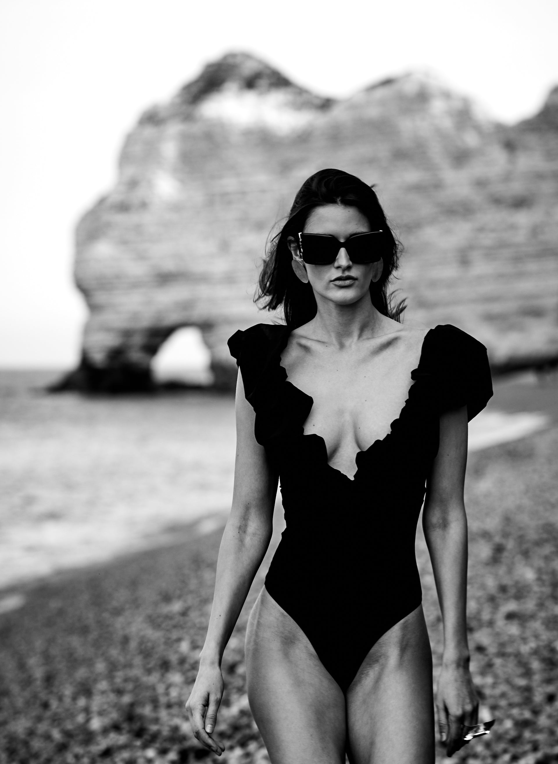 Maillot de bain 1 pièce noir à froufrou chic